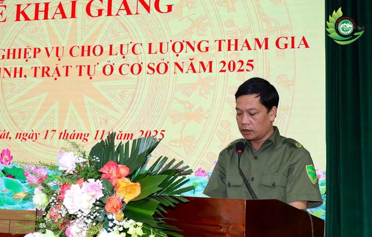 Khai giảng lớp bồi dưỡng nghiệp vụ cho lực lượng tham gia bảo vệ an ninh, trật tự ở cơ sở tại xã Phú Cát- Ảnh 4.