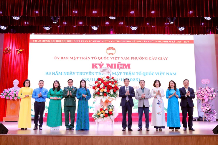 Ủy ban Mặt trận Tổ quốc Việt Nam phường Cầu Giấy tổ chức kỷ niệm 95 năm Ngày truyền thống Mặt trận Tổ quốc (MTTQ) Việt Nam (18/11/1930 - 18/11/2025).- Ảnh 2.