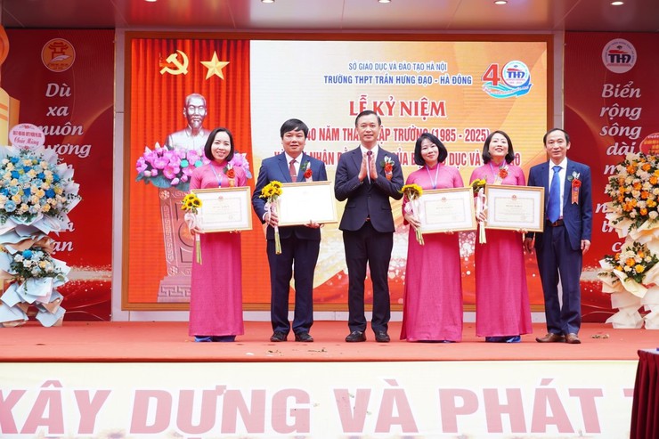 Trường THPT Trần Hưng Đạo – Hà Đông long trọng kỷ niệm 40 năm xây dựng và phát triển- Ảnh 8.