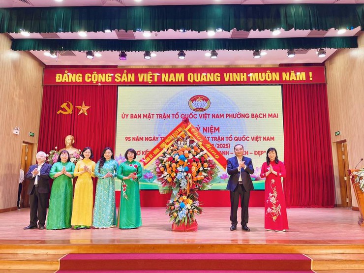 Lễ kỷ niệm 95 năm Ngày thành lập Mặt trận Dân tộc Thống nhất Việt Nam - Ngày truyền thống MTTQ Việt Nam (18/11/1930-18/11/2024) và sơ kết mô hình thi đua “sáng - xanh - sạch - đẹp”.- Ảnh 4.