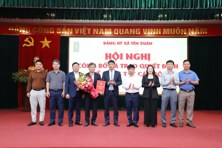 Yên Xuân: Hội nghị công bố và trao quyết định về công tác cán bộ- Ảnh 3.