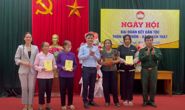 31/31 thôn trên địa bàn xã Thạch Thất sôi nổi tổ chức Ngày hội Đại đoàn kết toàn dân tộc năm 2025- Ảnh 24.