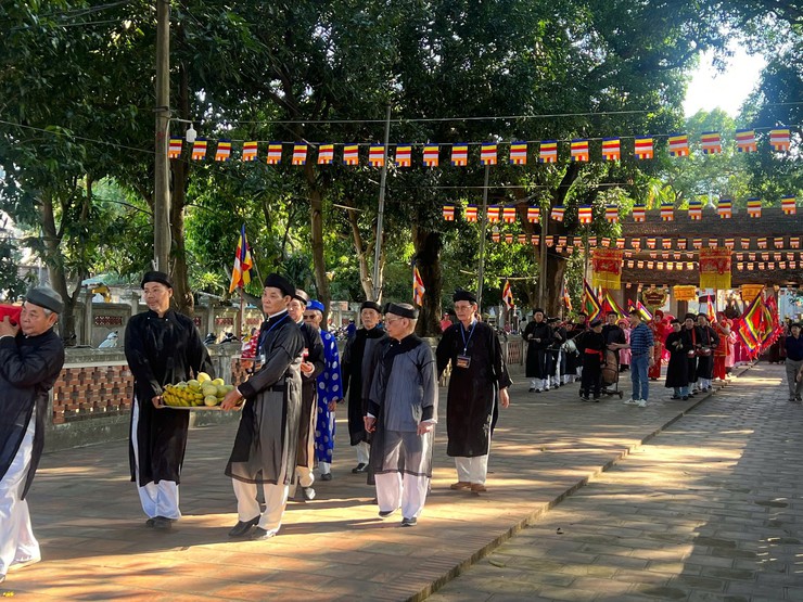 PHƯỜNG LÁNG TRANG TRỌNG TỔ CHỨC LỄ KỴ ĐỨC THÁNH LÁNG NĂM ẤT TỴ (1138–2025)- Ảnh 1.