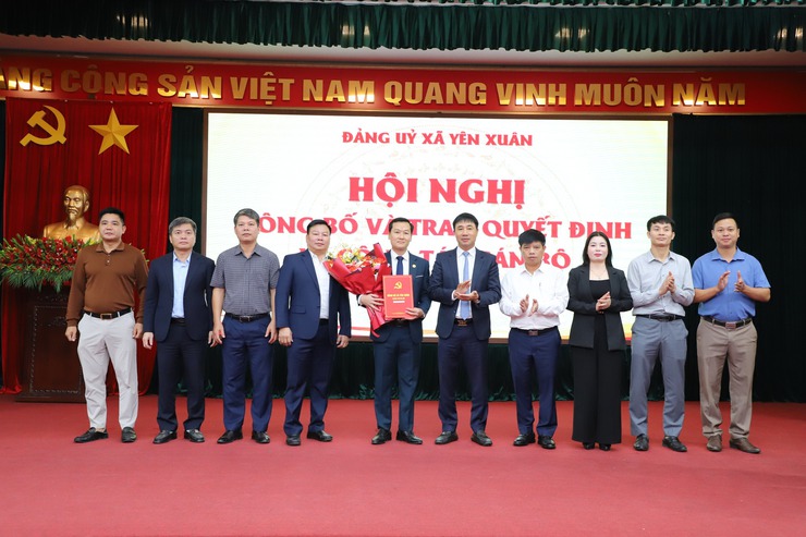 Yên Xuân: Hội nghị công bố và trao quyết định về công tác cán bộ- Ảnh 4.