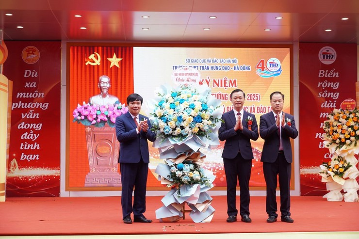 Trường THPT Trần Hưng Đạo – Hà Đông long trọng kỷ niệm 40 năm xây dựng và phát triển- Ảnh 2.