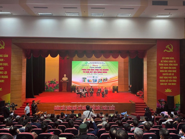 Chương trình truyền thông bảo vệ môi trường với chủ đề “Phân loại rác thải tại nguồn - Từ cam kết đến hành động”
- Ảnh 4.