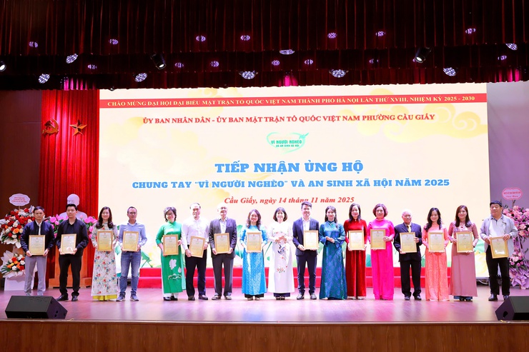 Ủy ban Mặt trận Tổ quốc Việt Nam phường Cầu Giấy tổ chức kỷ niệm 95 năm Ngày truyền thống Mặt trận Tổ quốc (MTTQ) Việt Nam (18/11/1930 - 18/11/2025).- Ảnh 7.