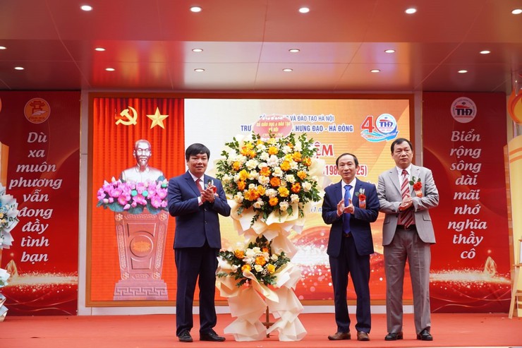 Trường THPT Trần Hưng Đạo – Hà Đông long trọng kỷ niệm 40 năm xây dựng và phát triển- Ảnh 1.