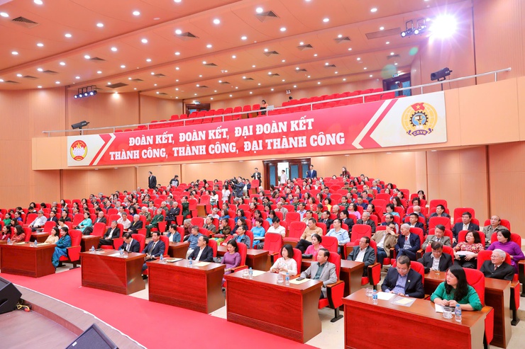 Ủy ban Mặt trận Tổ quốc Việt Nam phường Cầu Giấy tổ chức kỷ niệm 95 năm Ngày truyền thống Mặt trận Tổ quốc (MTTQ) Việt Nam (18/11/1930 - 18/11/2025).- Ảnh 1.