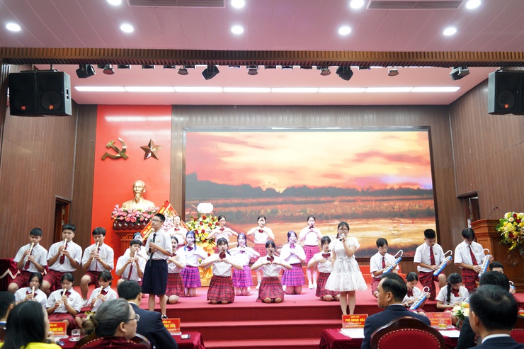 Chương Mỹ biểu dương điển hình tiên tiến, nhà giáo mẫu mực tiêu biểu ngành giáo dục và đào tạo- Ảnh 3.