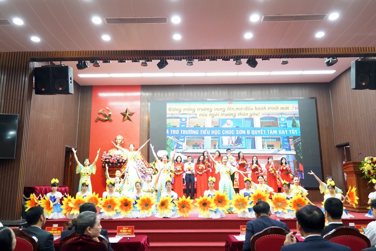 Chương Mỹ biểu dương điển hình tiên tiến, nhà giáo mẫu mực tiêu biểu ngành giáo dục và đào tạo- Ảnh 4.