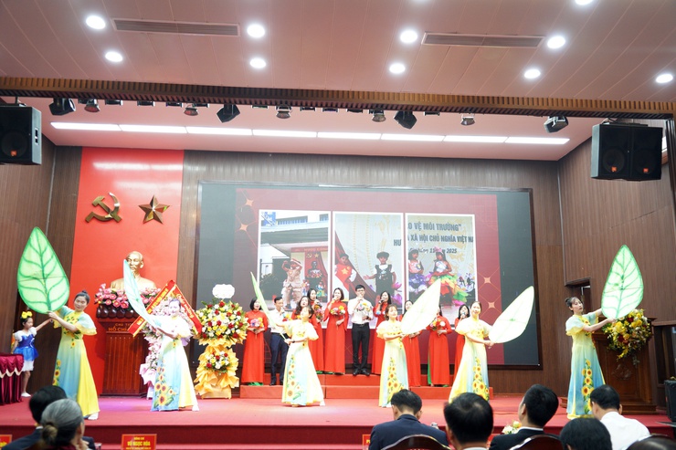 Chương Mỹ biểu dương điển hình tiên tiến, nhà giáo mẫu mực tiêu biểu ngành giáo dục và đào tạo- Ảnh 5.