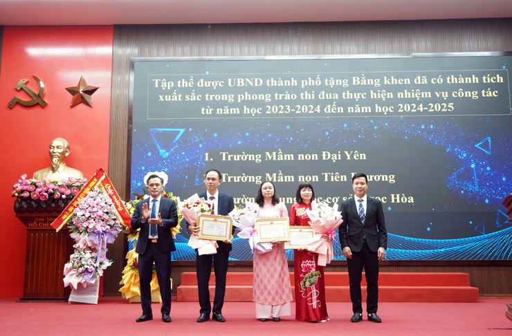 Chương Mỹ biểu dương điển hình tiên tiến, nhà giáo mẫu mực tiêu biểu ngành giáo dục và đào tạo- Ảnh 10.