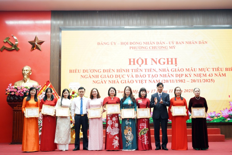 Chương Mỹ biểu dương điển hình tiên tiến, nhà giáo mẫu mực tiêu biểu ngành giáo dục và đào tạo- Ảnh 11.