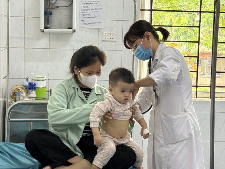 Không tự dùng thuốc kháng sinh hay các sản phẩm tăng cường miễn dịch tại nhà khi bị cúm A- Ảnh 1.