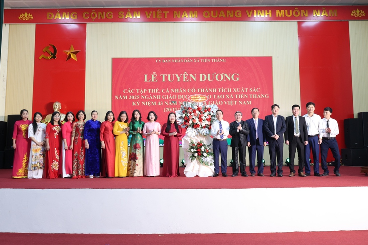 Xã Tiến Thắng tổ chức Lễ Tuyên dương khen thưởng các tập thể, cá nhân có thành tích xuất sắc năm học 2024-2025 - Ảnh 4.