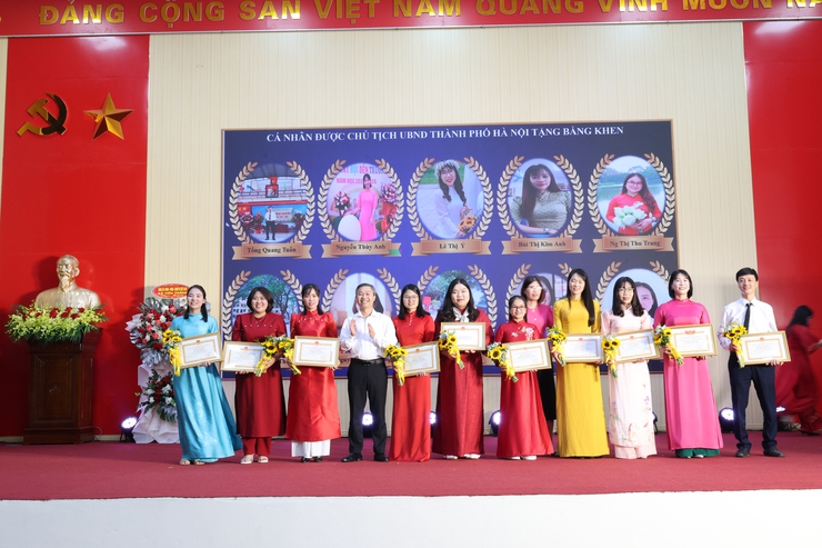 Xã Tiến Thắng tổ chức Lễ Tuyên dương khen thưởng các tập thể, cá nhân có thành tích xuất sắc năm học 2024-2025 - Ảnh 6.