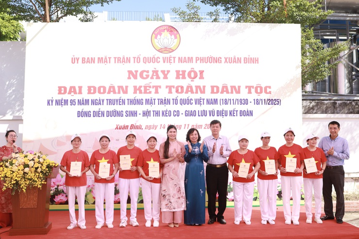 Phát huy truyền thống đoàn kết, xây dựng phường Xuân Đỉnh văn minh, giàu đẹp- Ảnh 10.