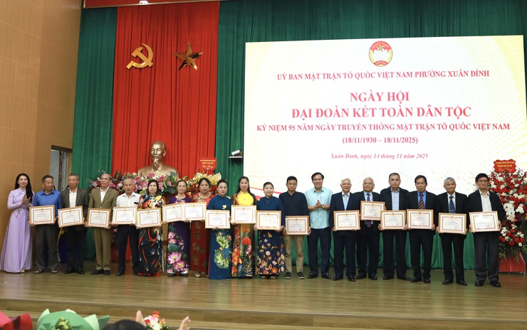 Phát huy truyền thống đoàn kết, xây dựng phường Xuân Đỉnh văn minh, giàu đẹp- Ảnh 1.