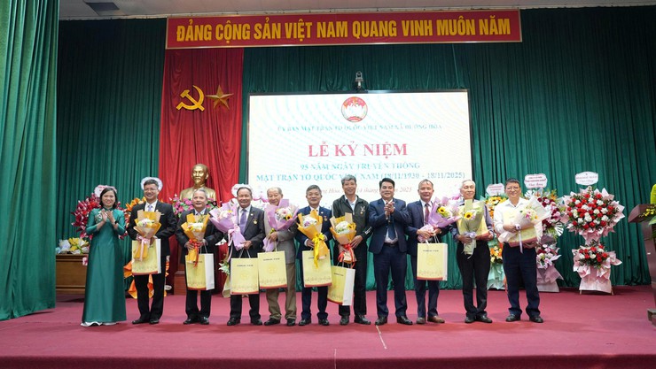 Lễ kỷ niệm 95 năm Ngày truyền thống Mặt trận Tổ quốc Việt Nam (18/11/1930-18/11/2025)- Ảnh 15.