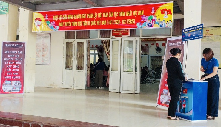 XÃ HÒA XÁ TRIỂN KHAI CÀI ĐẶT CHỮ KÝ SỐ CHO NHÂN DÂN, HƠN 250 NGƯỜI ĐƯỢC HỖ TRỢ TRONG 2 NGÀY- Ảnh 2.
