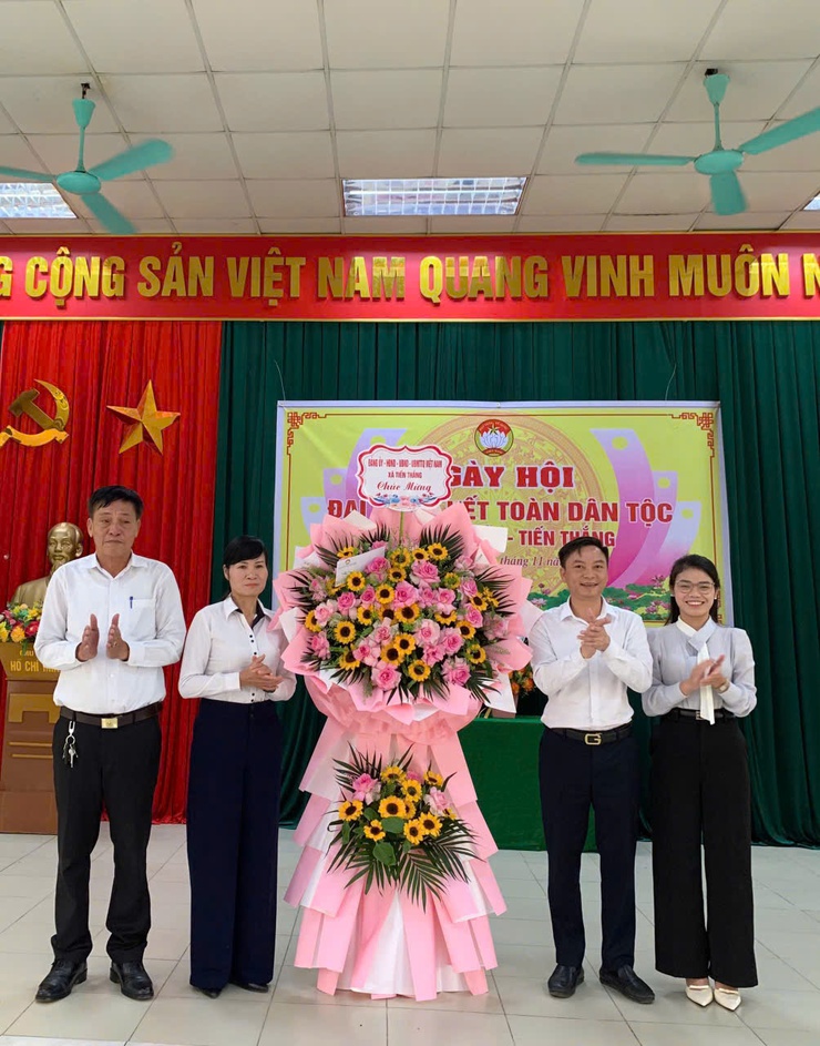 Các đồng chí lãnh đạo xã chung vui Ngày hội Đại đoàn kết toàn dân tộc tại các khu dân cư- Ảnh 11.