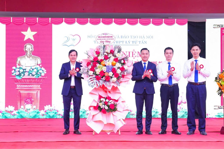 Trường THPT Lý Tử Tấn: 20 năm xây dựng và phát triển- Ảnh 1.