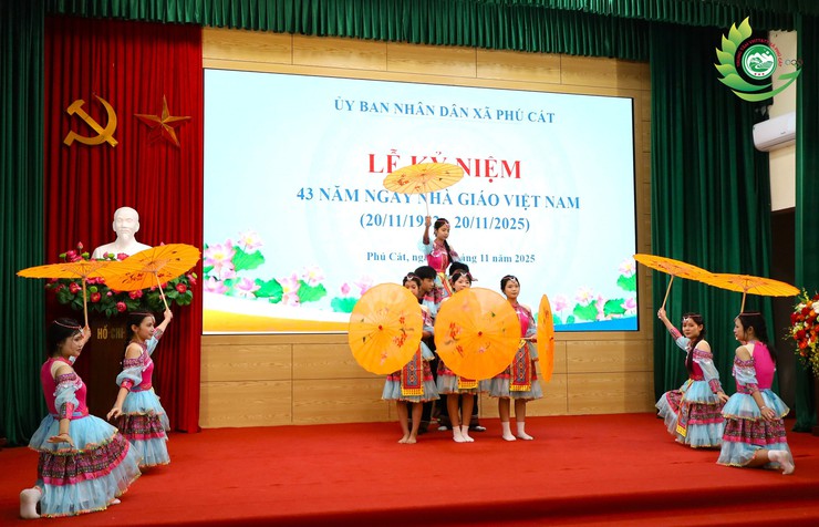 Xã Phú Cát tổ chức Lễ kỷ niệm 43 năm Ngày Nhà giáo Việt Nam 20/11- Ảnh 1.