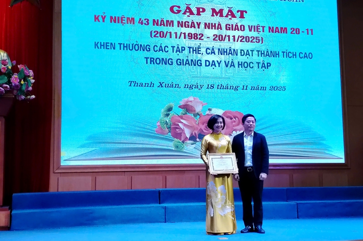 Phường Thanh Xuân gặp mặt kỷ niệm 43 năm Ngày Nhà giáo Việt Nam 20/11 (20/11/1982 - 20/11/2025)- Ảnh 3.