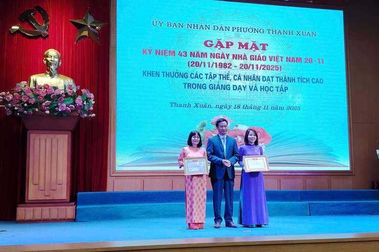 Phường Thanh Xuân gặp mặt kỷ niệm 43 năm Ngày Nhà giáo Việt Nam 20/11 (20/11/1982 - 20/11/2025)- Ảnh 5.