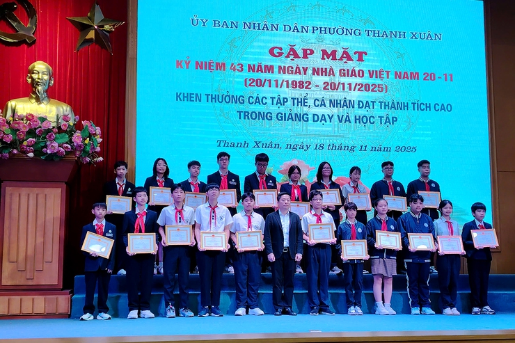 Phường Thanh Xuân gặp mặt kỷ niệm 43 năm Ngày Nhà giáo Việt Nam 20/11 (20/11/1982 - 20/11/2025)- Ảnh 8.