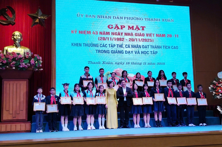 Phường Thanh Xuân gặp mặt kỷ niệm 43 năm Ngày Nhà giáo Việt Nam 20/11 (20/11/1982 - 20/11/2025)- Ảnh 9.