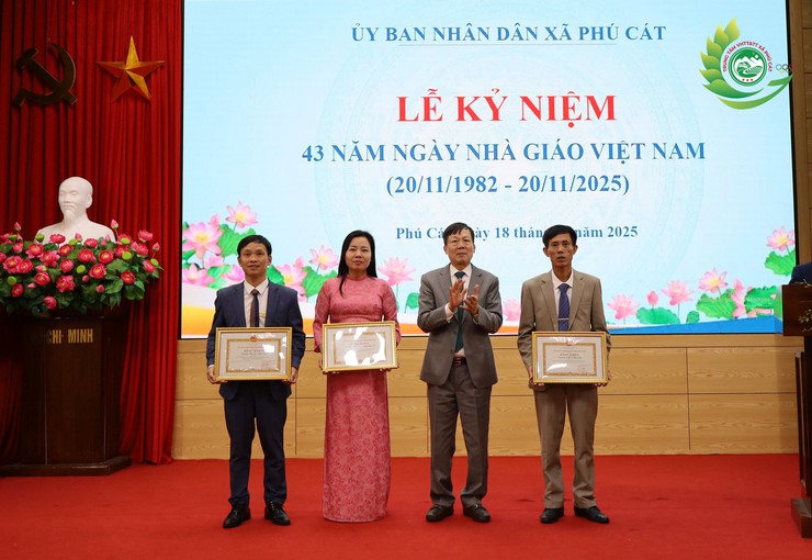 Xã Phú Cát tổ chức Lễ kỷ niệm 43 năm Ngày Nhà giáo Việt Nam 20/11- Ảnh 11.