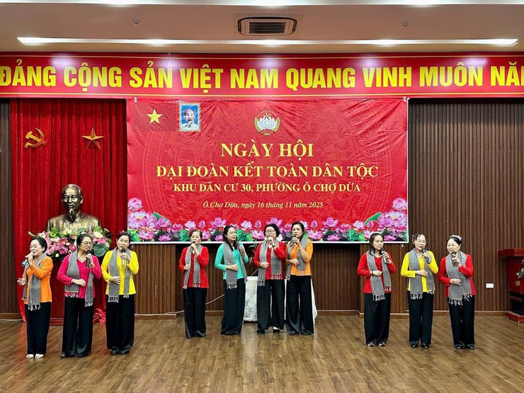 Ngày hội Đại đoàn kết toàn dân tộc nhân kỷ niệm 95 năm Ngày truyền thống Mặt trận Tổ quốc Việt Nam trên địa bàn Phường Ô Chợ Dừa- Ảnh 10.