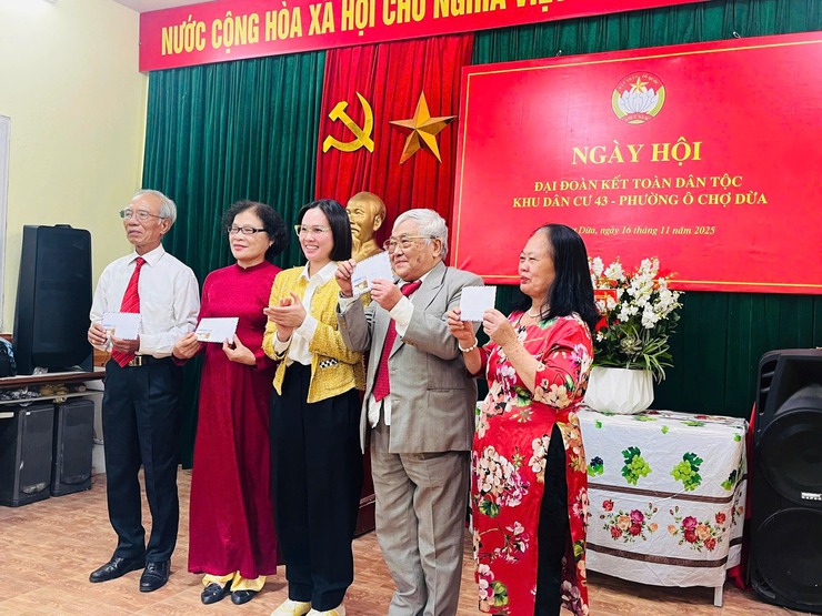 Ngày hội Đại đoàn kết toàn dân tộc nhân kỷ niệm 95 năm Ngày truyền thống Mặt trận Tổ quốc Việt Nam trên địa bàn Phường Ô Chợ Dừa- Ảnh 2.