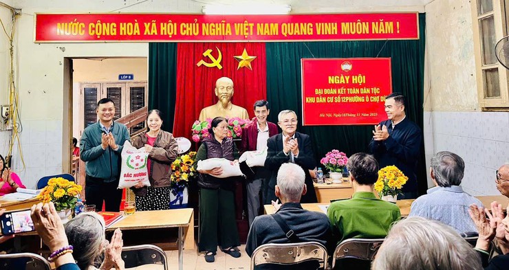 Ngày hội Đại đoàn kết toàn dân tộc nhân kỷ niệm 95 năm Ngày truyền thống Mặt trận Tổ quốc Việt Nam trên địa bàn Phường Ô Chợ Dừa- Ảnh 6.