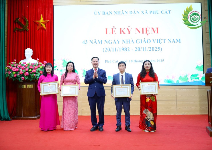 Xã Phú Cát tổ chức Lễ kỷ niệm 43 năm Ngày Nhà giáo Việt Nam 20/11- Ảnh 12.
