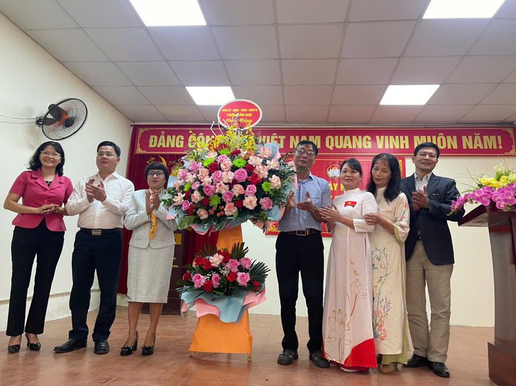 TƯNG BỪNG, RỘN RÀNG NGÀY HỘI ĐẠI ĐOÀN KẾT TOÀN DÂN TỘC NĂM 2025 TRÊN ĐỊA BÀN PHƯỜNG LĨNH NAM- Ảnh 2.