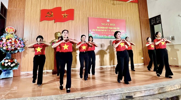 TƯNG BỪNG, RỘN RÀNG NGÀY HỘI ĐẠI ĐOÀN KẾT TOÀN DÂN TỘC NĂM 2025 TRÊN ĐỊA BÀN PHƯỜNG LĨNH NAM- Ảnh 3.