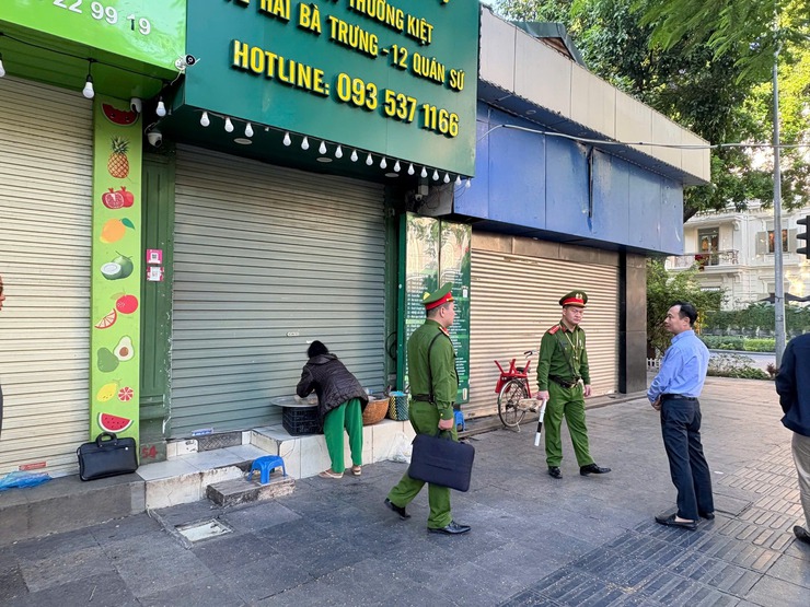 PHƯỜNG CỬA NAM: RA QUÂN CAO ĐIỂM XỬ LÝ VI PHẠM TRẬT TỰ ĐÔ THỊ – AN TOÀN GIAO THÔNG – VỆ SINH MÔI TRƯỜNG NĂM 2025**- Ảnh 11.