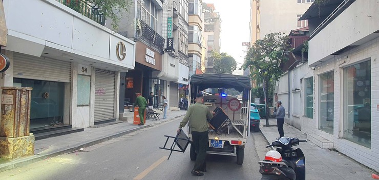 PHƯỜNG CỬA NAM: RA QUÂN CAO ĐIỂM XỬ LÝ VI PHẠM TRẬT TỰ ĐÔ THỊ – AN TOÀN GIAO THÔNG – VỆ SINH MÔI TRƯỜNG NĂM 2025**- Ảnh 7.