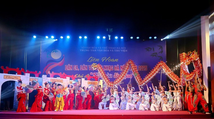 Phường Hai Bà Trưng đoạt giải tham gia liên hoan Dân ca - Dân vũ - Dân nhạc Hà Nội 2025 với chủ đề "sắc màu dân gian".- Ảnh 3.