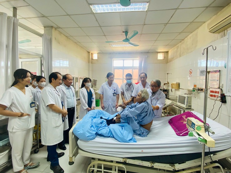 Bệnh viện đa khoa Phú Xuyên tăng cường kết nối chuyên môn, nâng tầm chất lượng y tế tuyến cơ sở- Ảnh 1.