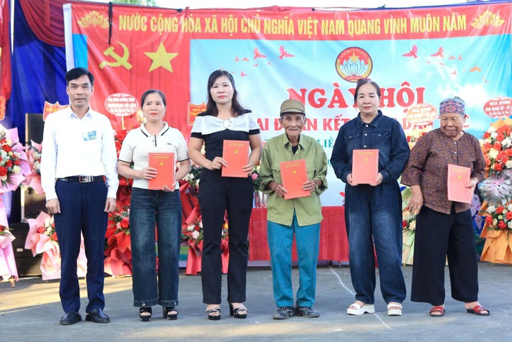 Tưng bừng ngày hội đại đoàn kết tại xã Đoài Phương- Ảnh 1.
