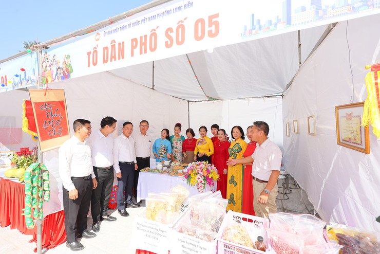 Phường Long Biên nhiều hoạt động ý nghĩa tại Ngày hội Đại đoàn kết toàn dân tộc- Ảnh 6.