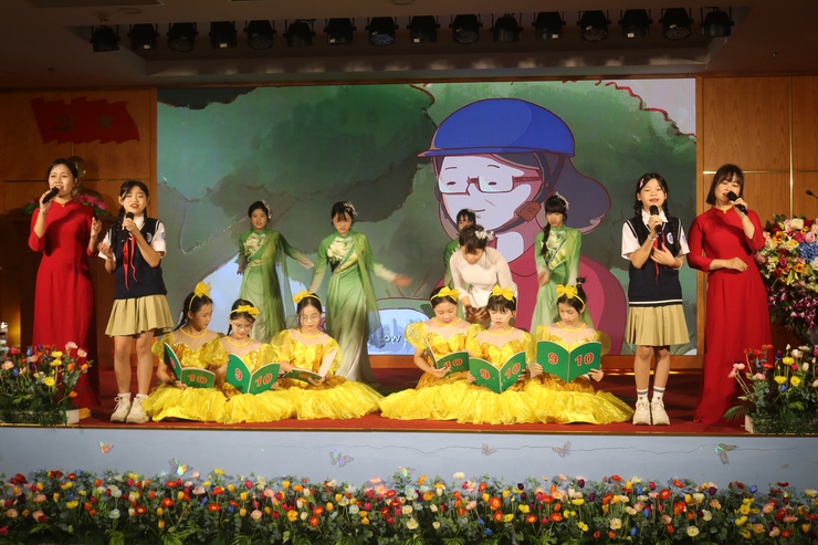 Phường Tây Mỗ kỷ niệm 43 năm ngày Nhà giáo Việt Nam (20/11/1982 - 20/11/2025), tuyên dương các điển hình tiên tiến, nhà giáo tiêu biểu phường Tây Mỗ năm học 2025 - 2026- Ảnh 1.