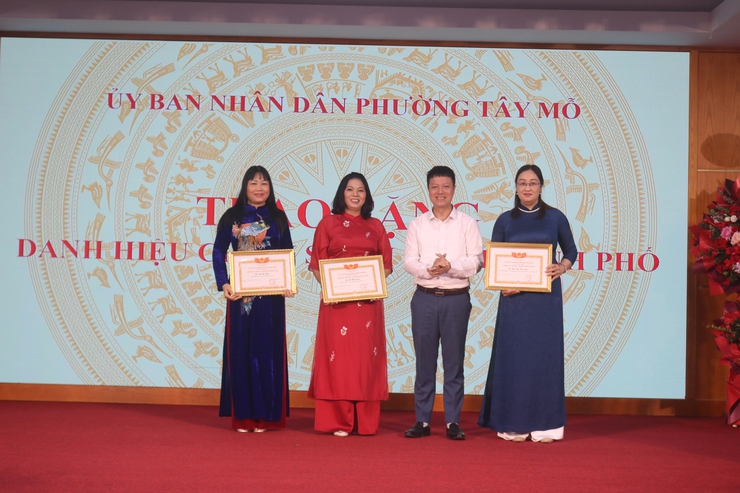 Phường Tây Mỗ kỷ niệm 43 năm ngày Nhà giáo Việt Nam (20/11/1982 - 20/11/2025), tuyên dương các điển hình tiên tiến, nhà giáo tiêu biểu phường Tây Mỗ năm học 2025 - 2026- Ảnh 9.
