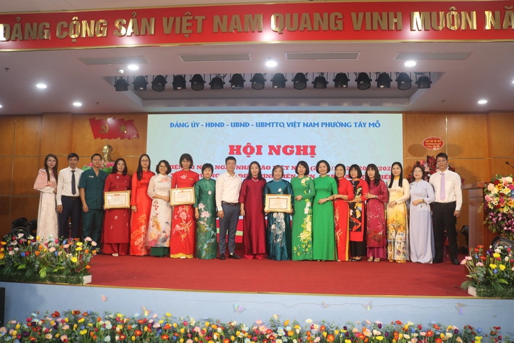 Phường Tây Mỗ kỷ niệm 43 năm ngày Nhà giáo Việt Nam (20/11/1982 - 20/11/2025), tuyên dương các điển hình tiên tiến, nhà giáo tiêu biểu phường Tây Mỗ năm học 2025 - 2026- Ảnh 11.