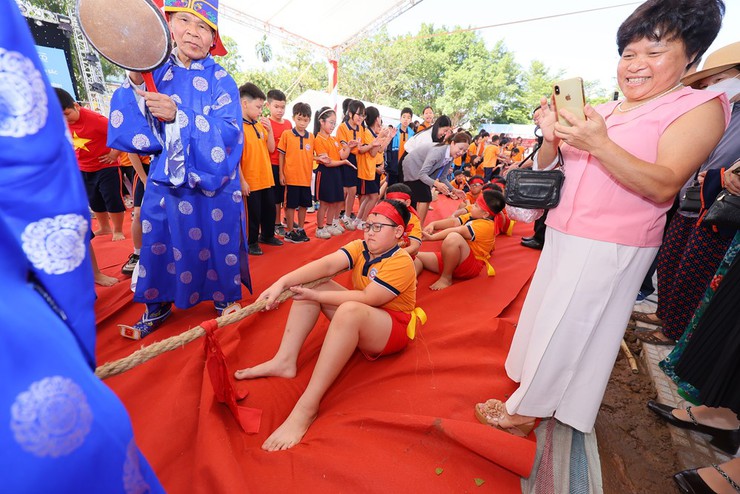 Phường Long Biên nhiều hoạt động ý nghĩa tại Ngày hội Đại đoàn kết toàn dân tộc- Ảnh 3.