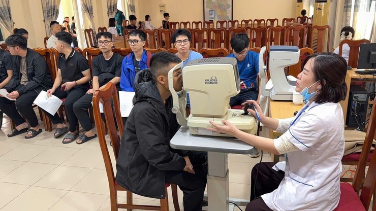 Phường Việt Hưng hoàn thành công tác khám sơ tuyển nghĩa vụ quân sự, nghĩa vụ công an nhân dân năm 2025
- Ảnh 5.